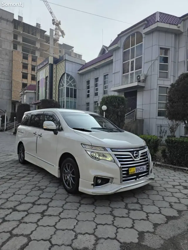 Nissan Elgrand 2015 · 2.5 AT