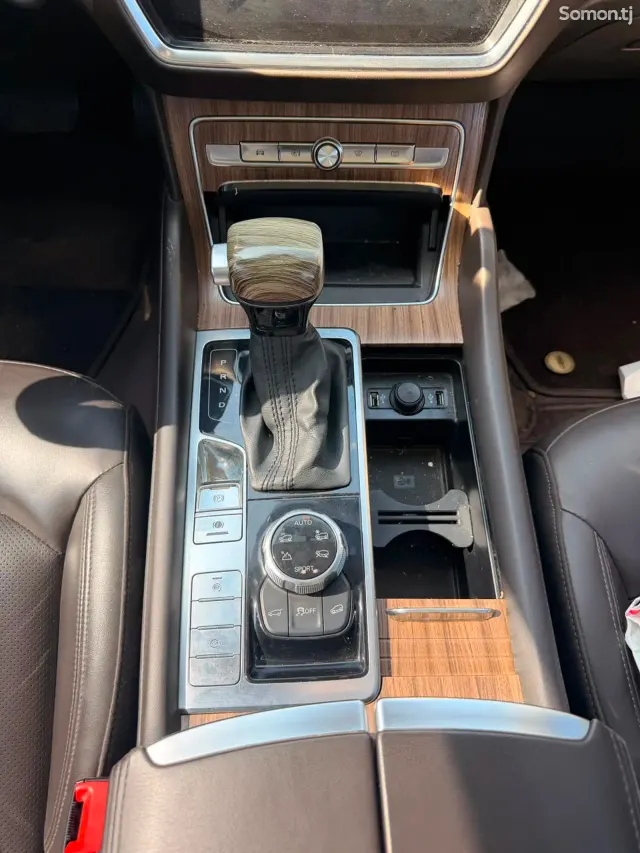 Roewe RX8 2018 · 2.0 AT