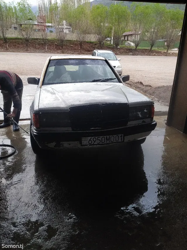 Mercedes-Benz W124 1987 · 2.0 MT