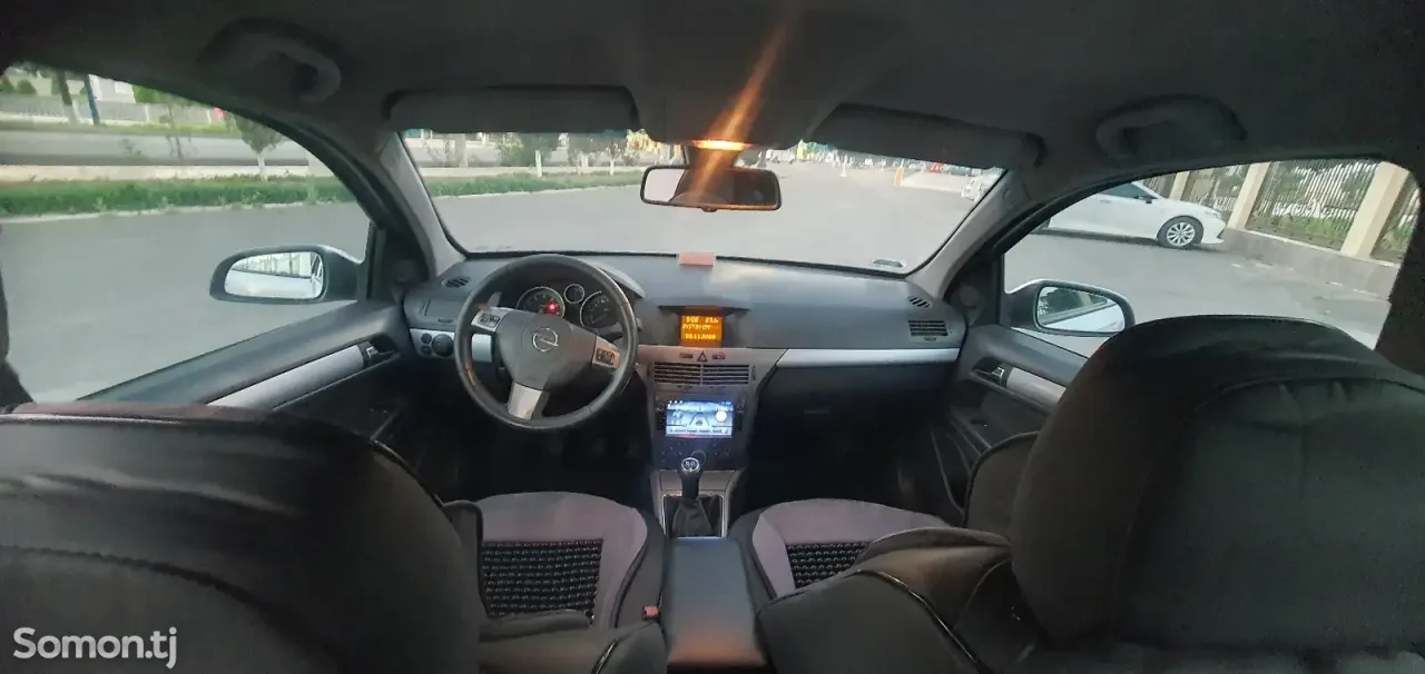 Opel Astra H 2007 · 1.6 MT