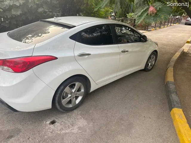 Hyundai Avante 2011 · 1.6 AT