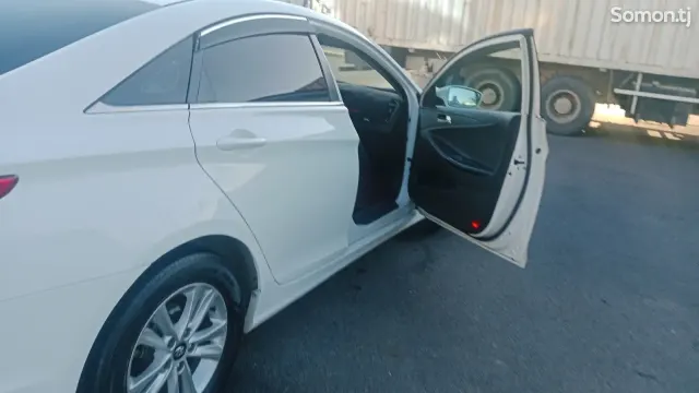 Hyundai Avante 2011 · 2.0 AT