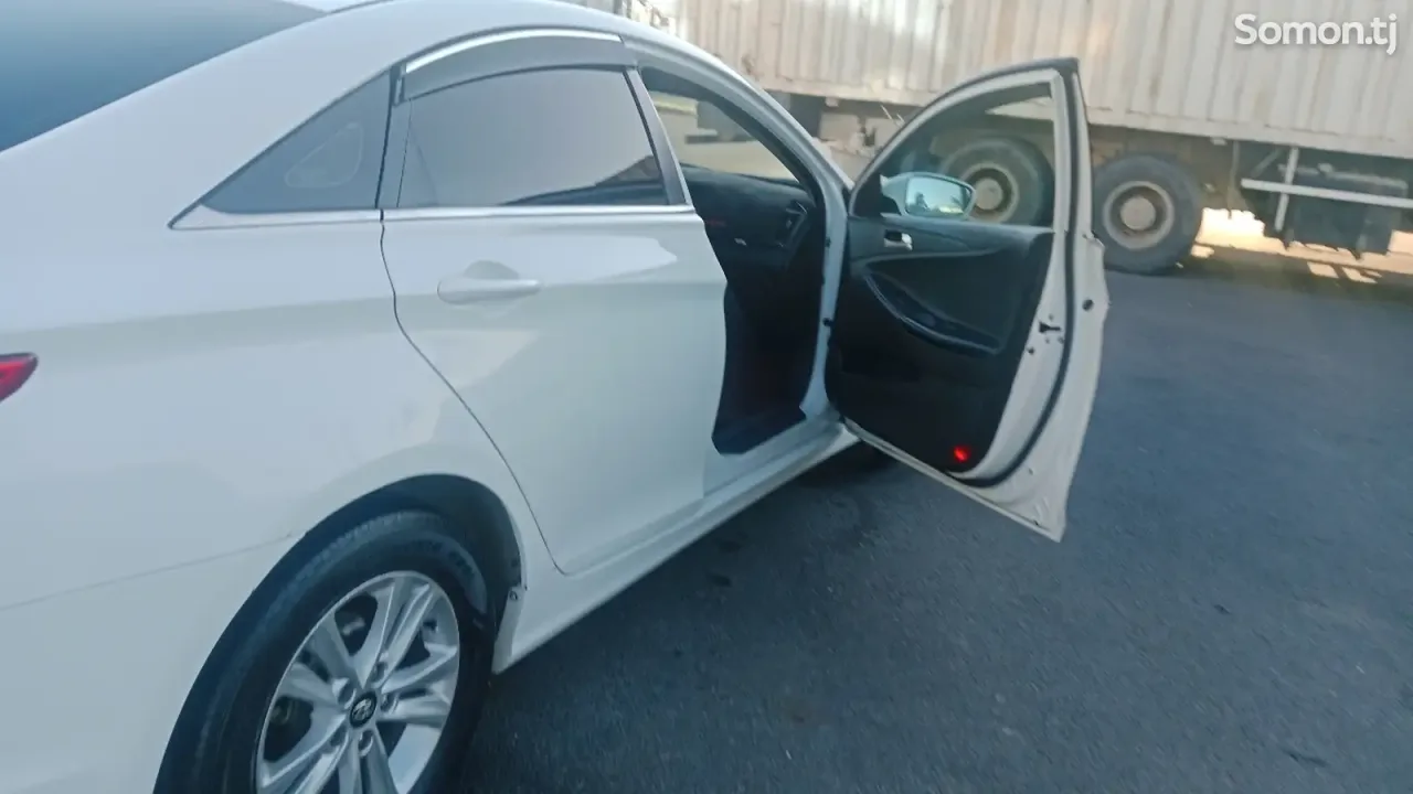 Hyundai Avante 2011 · 2.0 AT