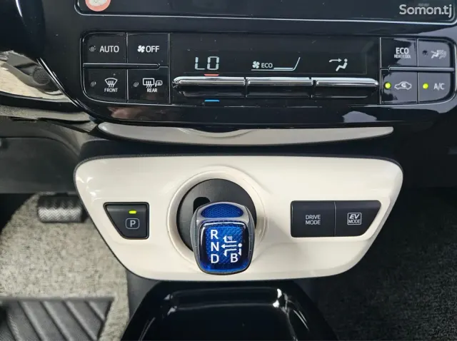 Toyota Prius 2018 · 1.8 AT