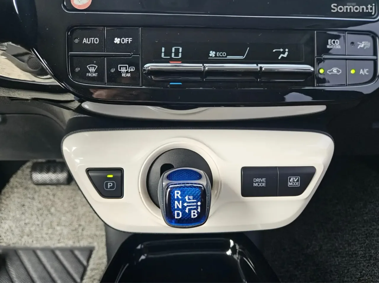 Toyota Prius 2018 · 1.8 AT