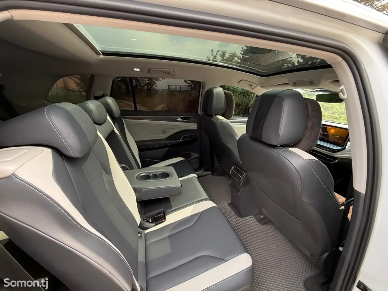 Volkswagen ID.6 2023 · AT