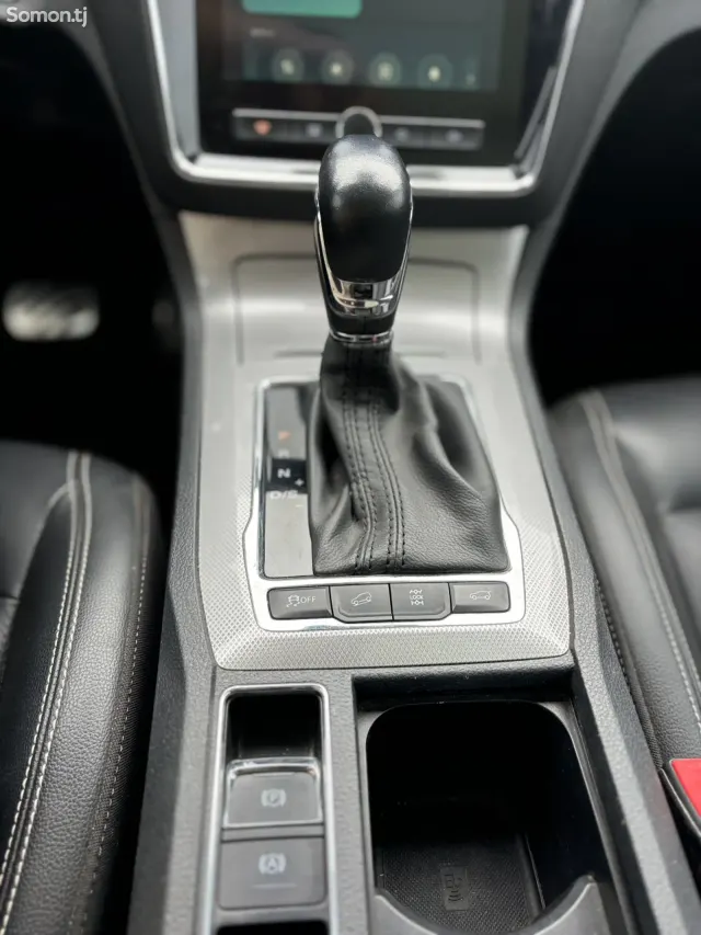 Roewe RX5 II 2016 · 2.0 AT