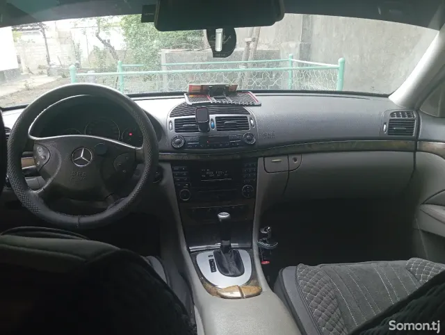 Mercedes-Benz E class 2003 · 2.4 AT