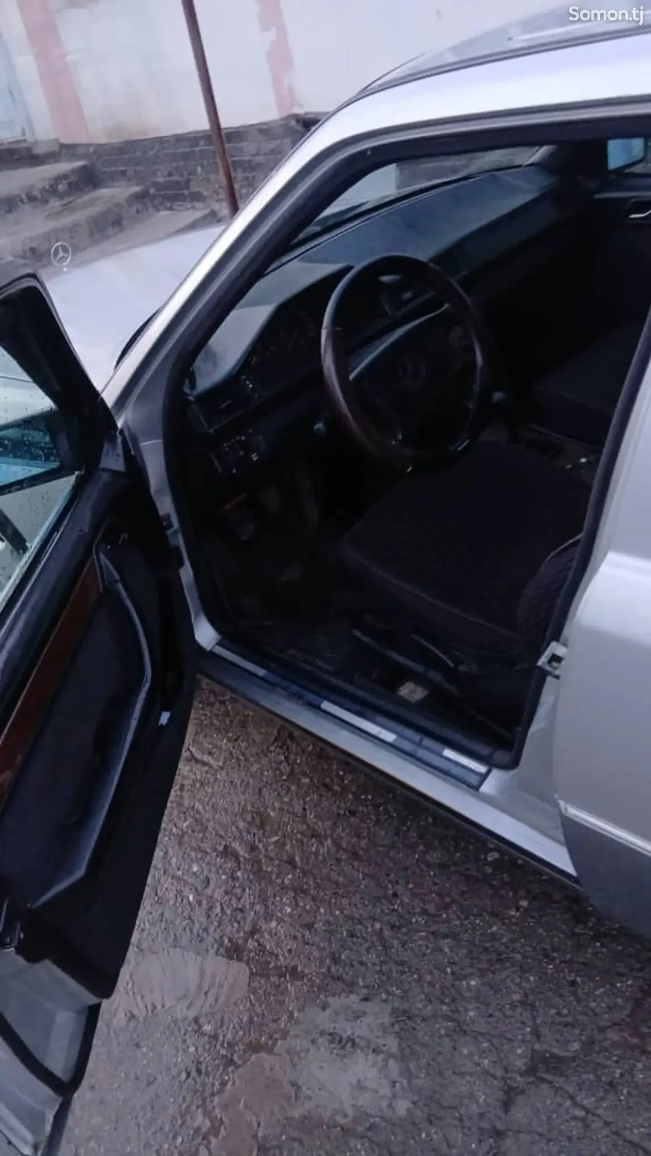 Mercedes-Benz W124 1994 · 2.0 MT