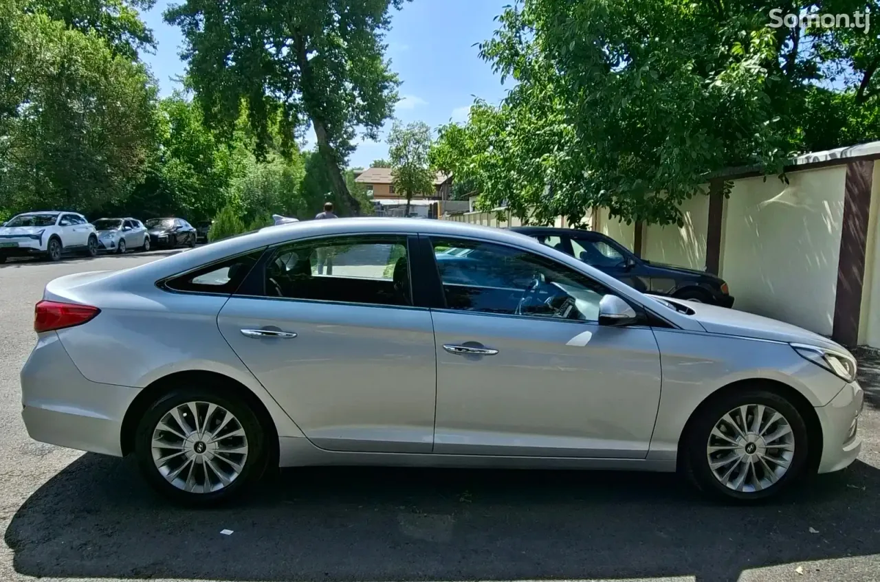 Hyundai Sonata 2015 · 2.0 AT