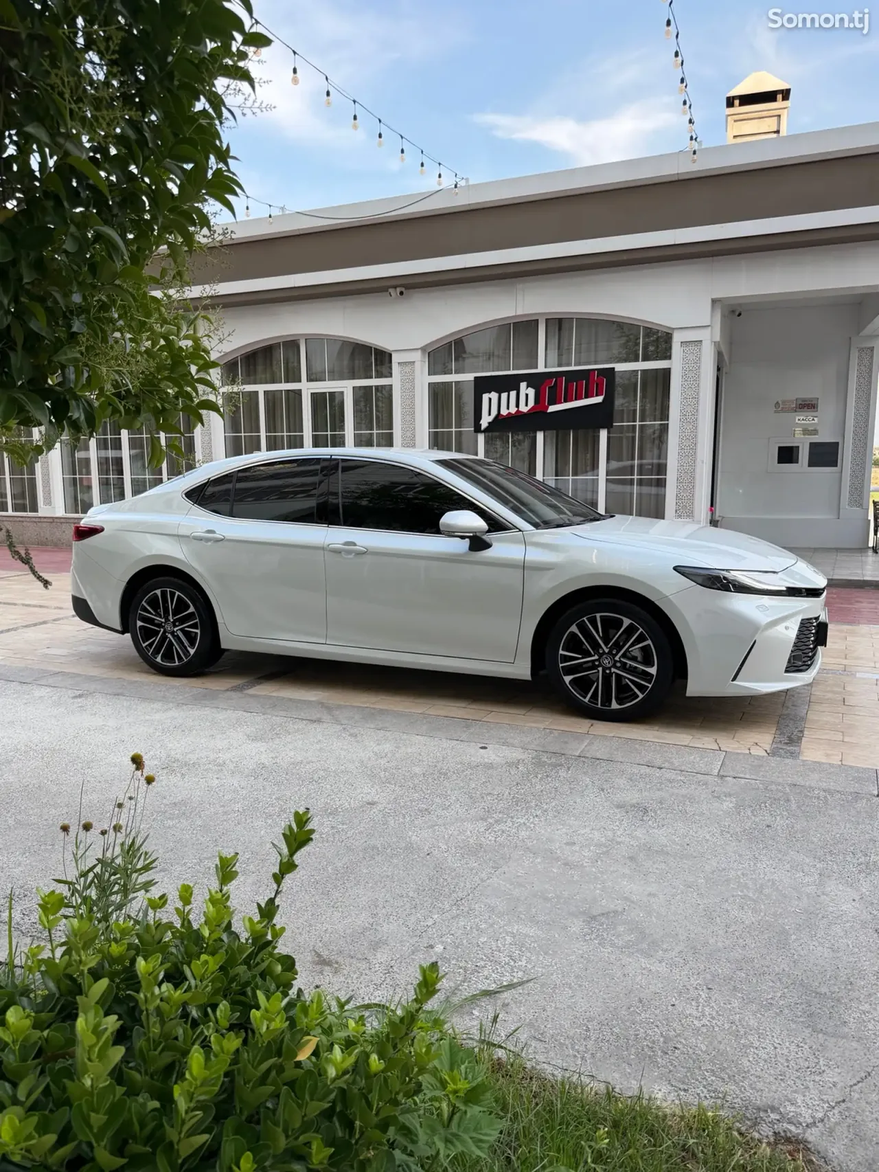 Toyota Camry 2025 · 2.5 AT