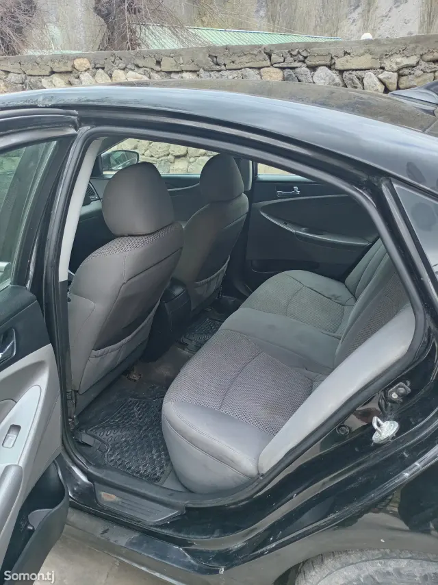 Hyundai Sonata 2011 · 2.0 AT