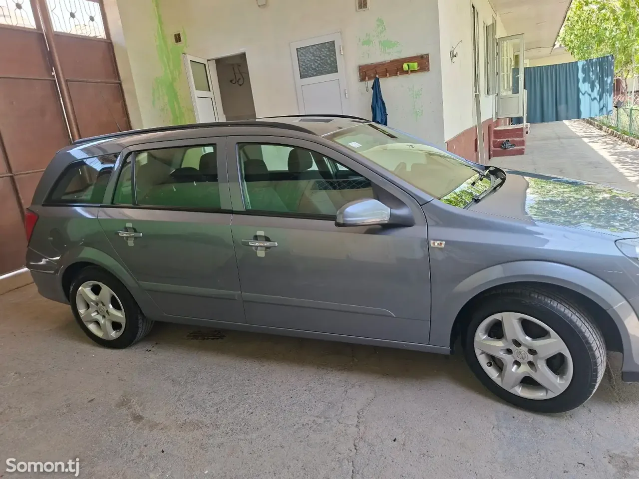 Opel Astra H 2006 · 1.6 MT