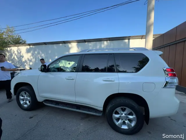 Toyota Land Cruiser Prado 2010 · 4.6 AT