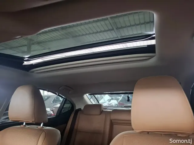 Lexus ES series 2017 · 2.5 AT