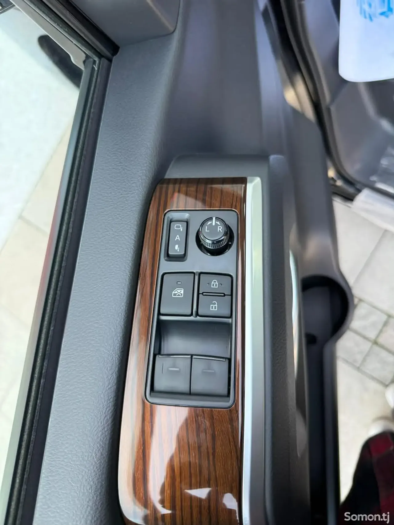 Toyota HiAce 2025 · 3.5 AT