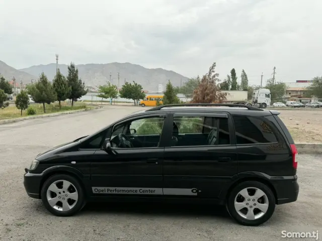 Opel Zafira 2002 · 2.2 AT