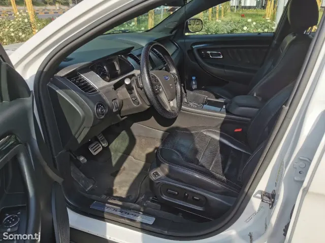 Ford Taurus 2017 · 3.5 AT