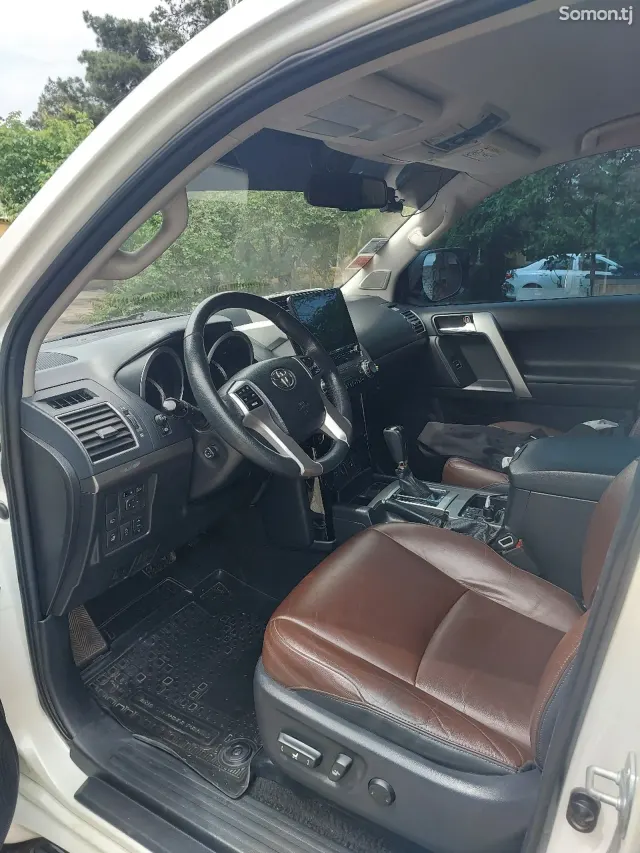Toyota Land Cruiser Prado 2017 · 3.0 AT