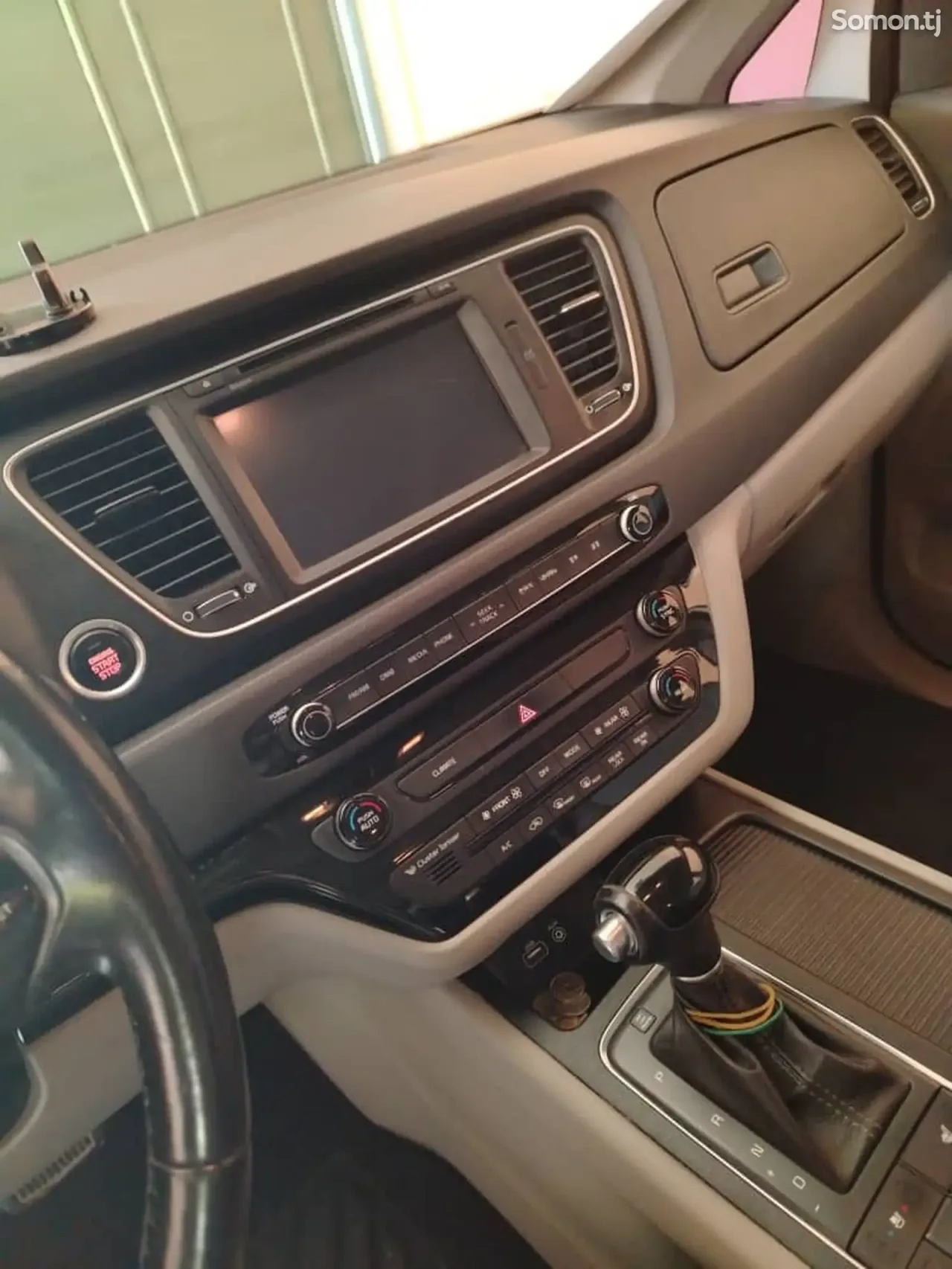Kia Carnival 2015 · 2.2 AT
