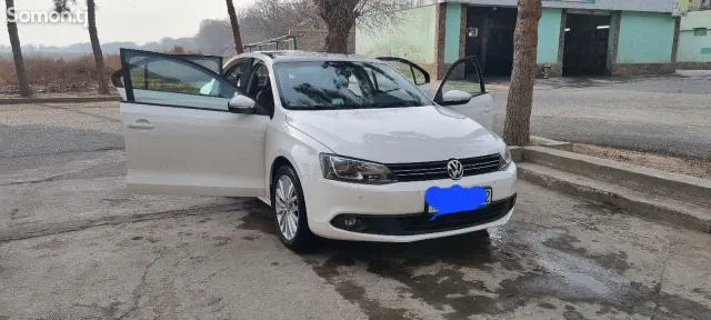 Volkswagen Jetta 2013 · 1.6 AT