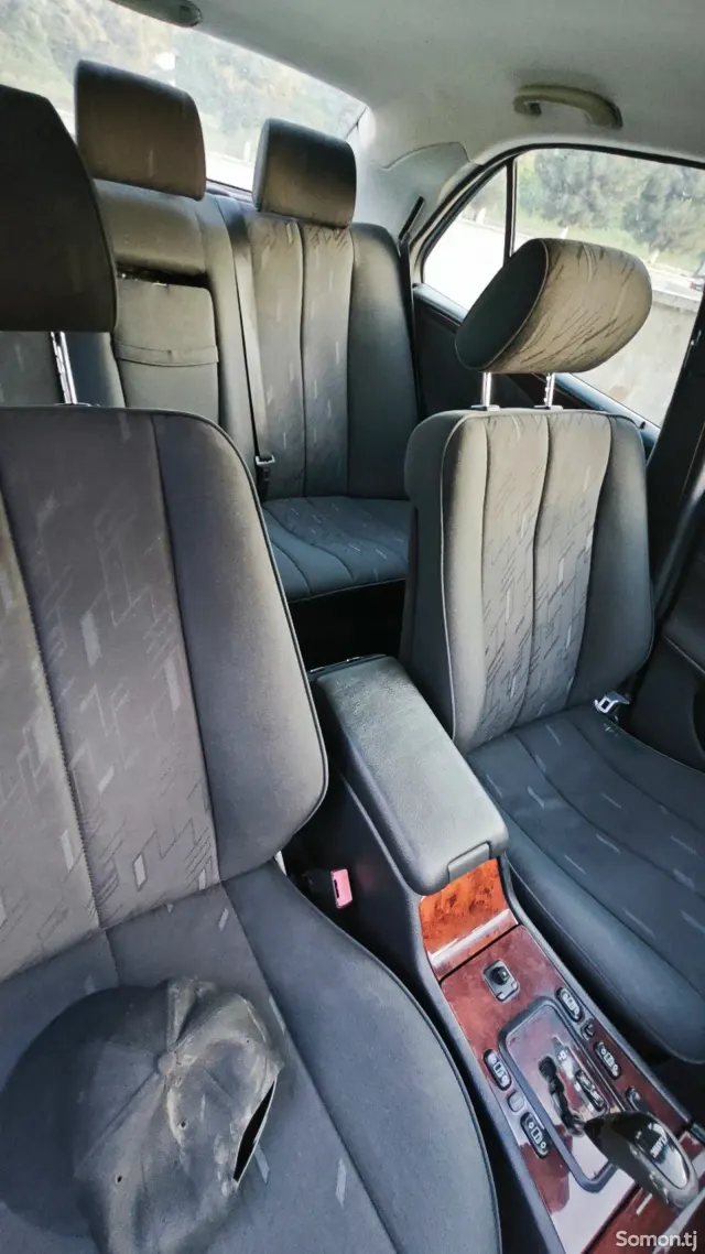 Mercedes-Benz E class 2000 · 2.0 AT