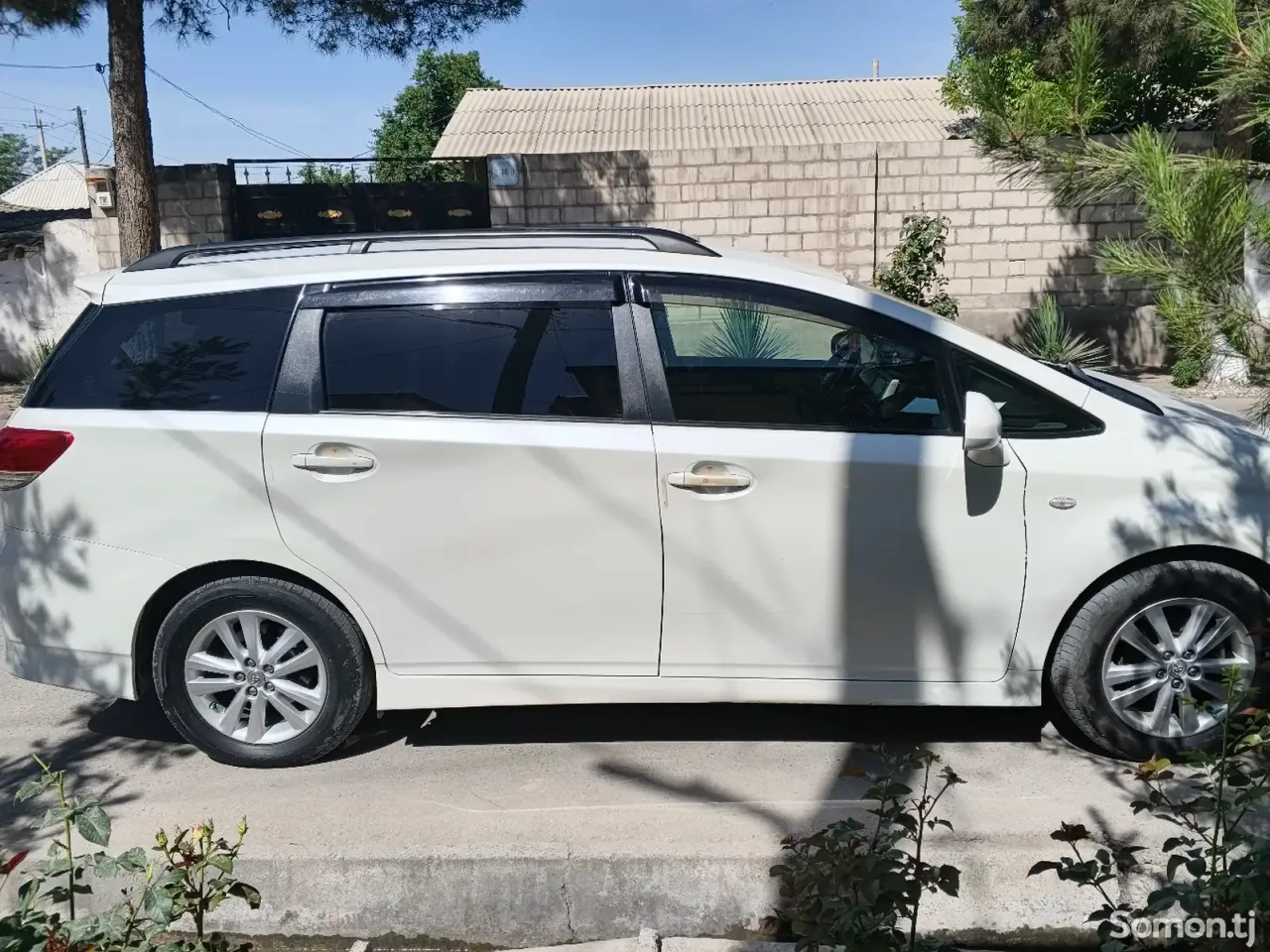 Toyota Wish 2011 · 1.8 AT