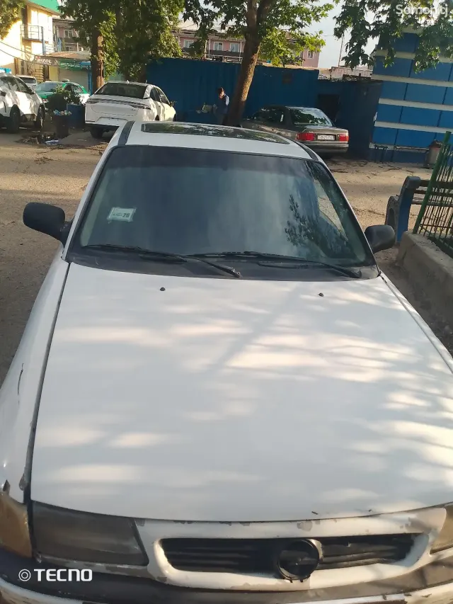 Opel Astra F 1992 · 1.6 MT