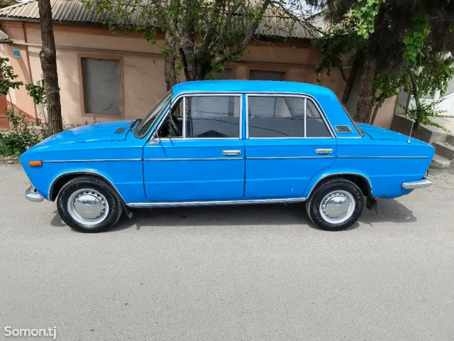 Lada (ВАЗ) 2103 1970 · 1.5 MT