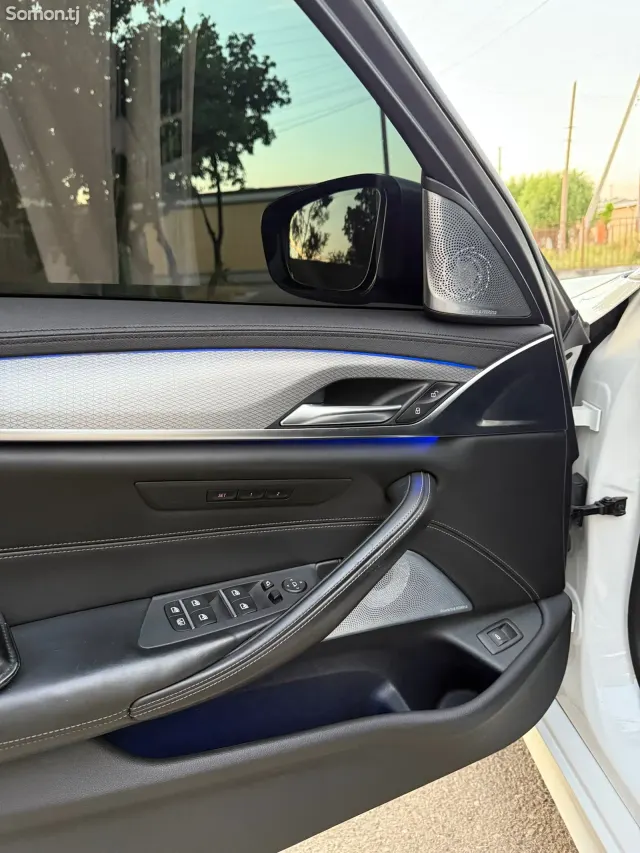 BMW 5 series 2017 · 5.0 AT