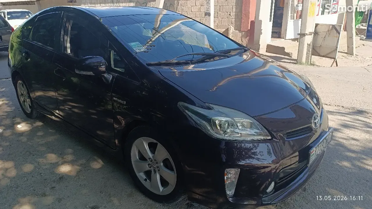 Toyota Prius 2014 · 1.8 AT