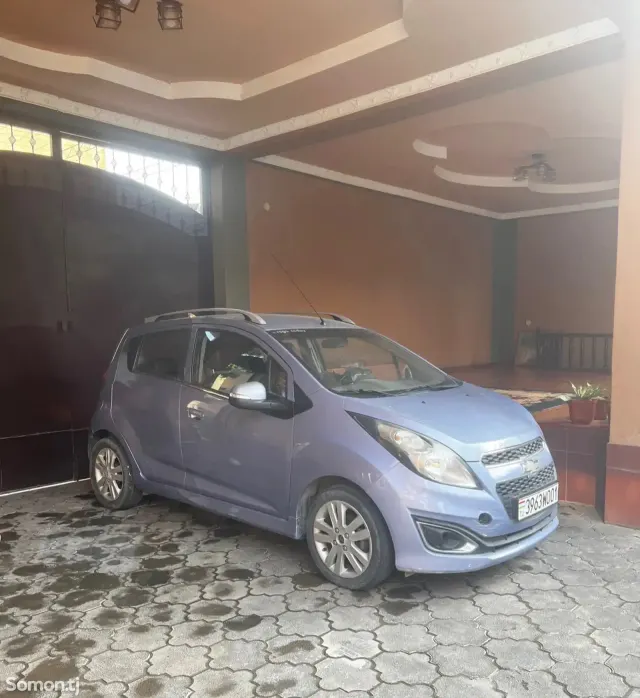 Chevrolet Spark 2014 · 1.0 AT