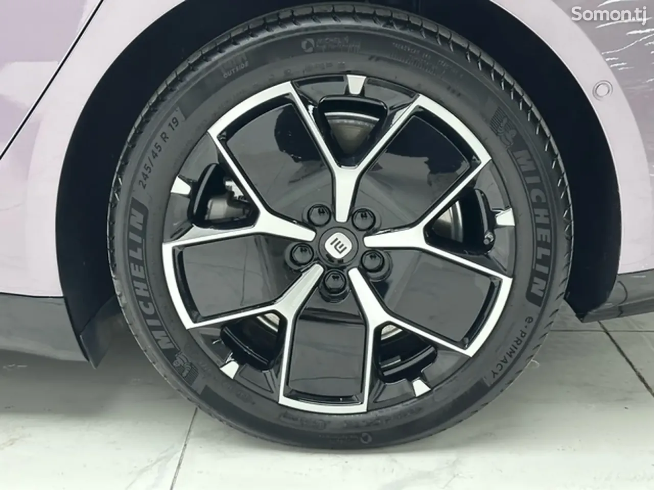 Xiaomi SU7 2025 · AT