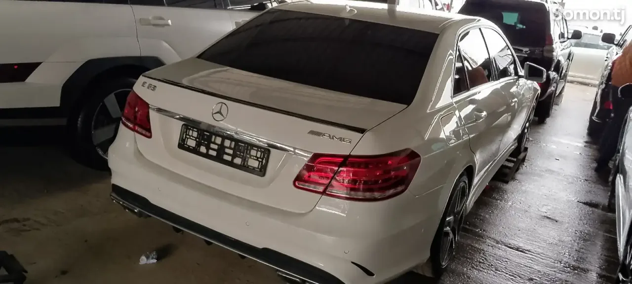 Mercedes-Benz E class 2015 · 3.5 AT