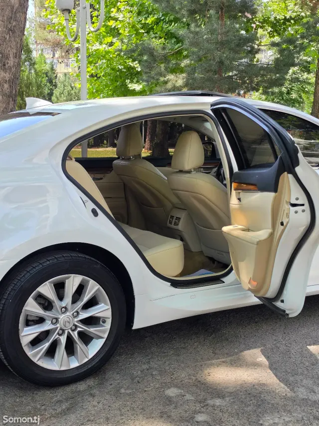 Lexus ES series 2015 · 2.5 AT