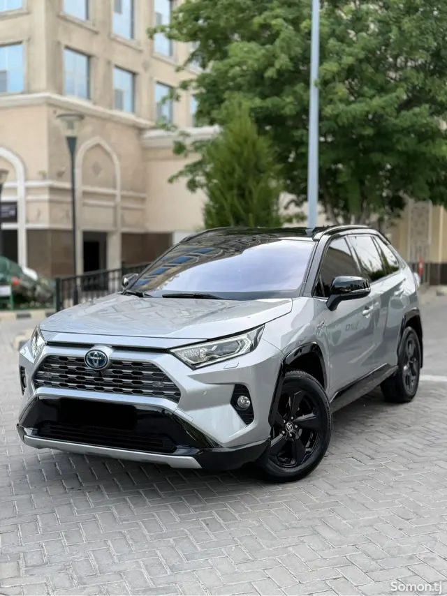 Toyota RAV 4 2021 · 2.5 CVT