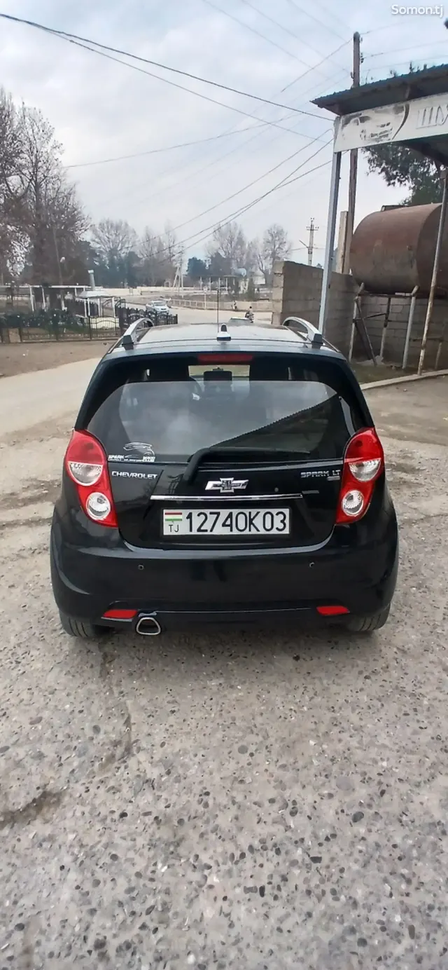 Chevrolet Spark 2014 · 1.0 AT