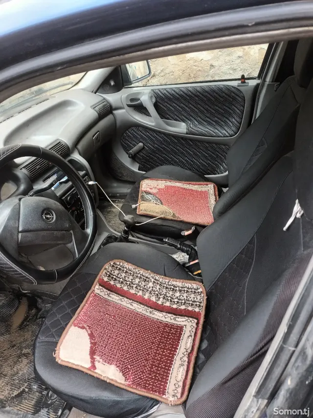 Opel Astra F 1993 · 1.6 MT