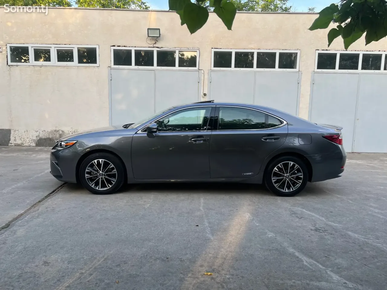 Lexus ES series 2015 · 2.5 AT