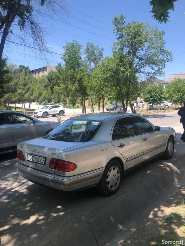 Mercedes-Benz E class 1996 · 2.2 MT