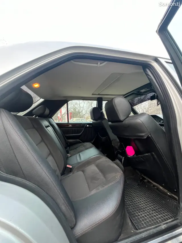 Mercedes-Benz W124 1994 · 2.3 AT