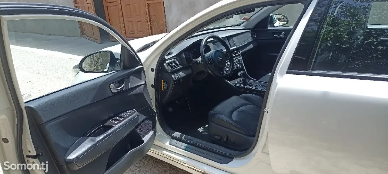 Kia K5 2015 · 2.0 AT