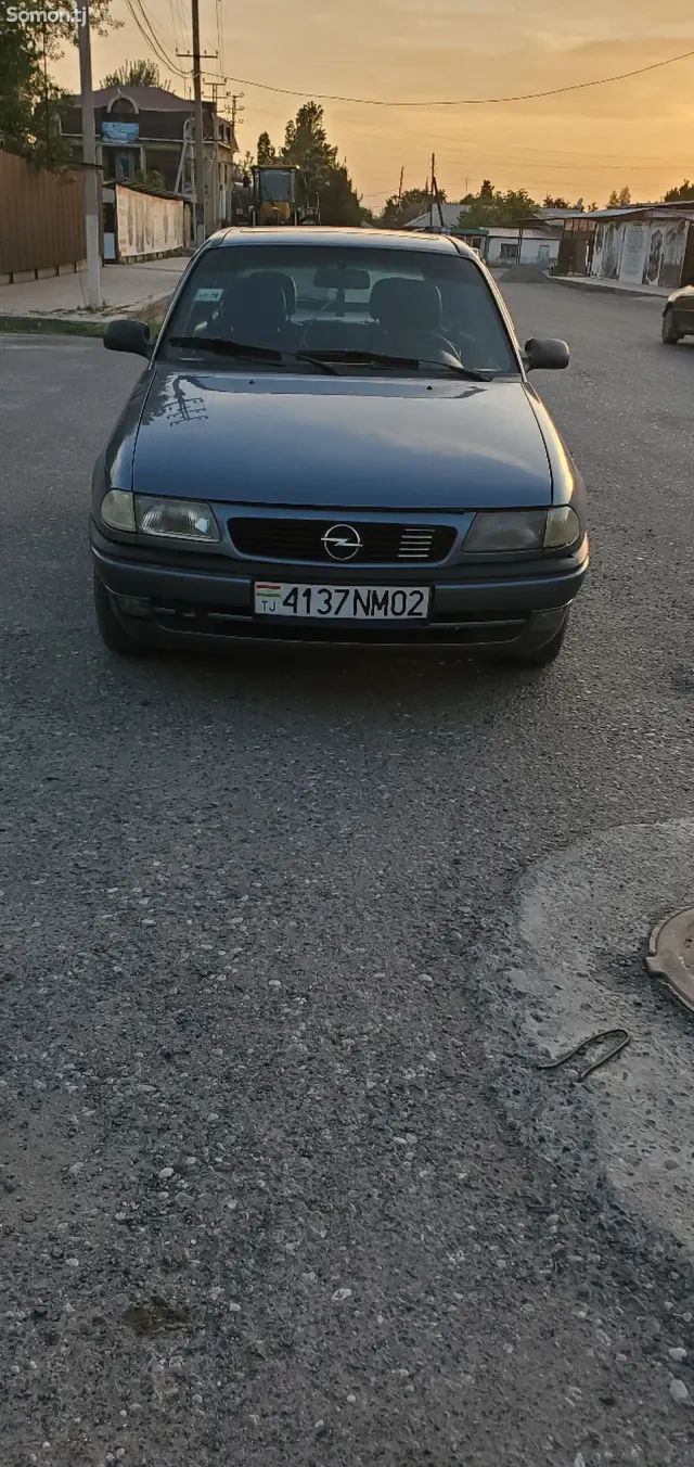 Opel Astra F 1997 · 1.6 MT