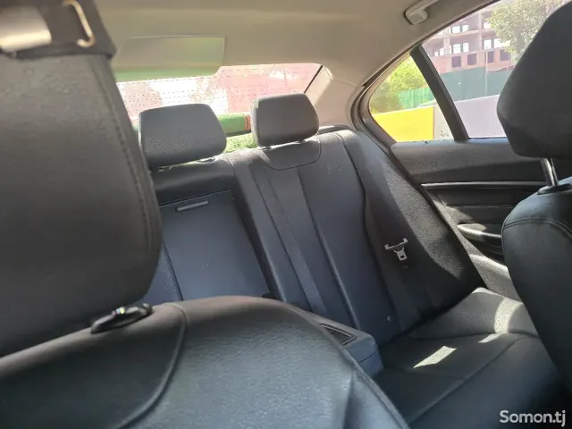 BMW 3 series 2014 · 2.0 AT