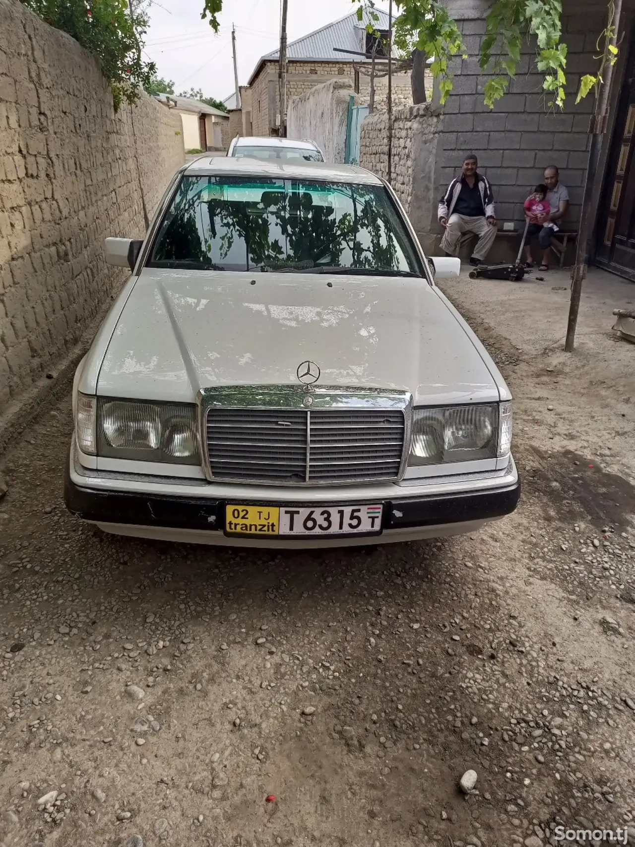 Mercedes-Benz W124 1992 · 2.5 AT