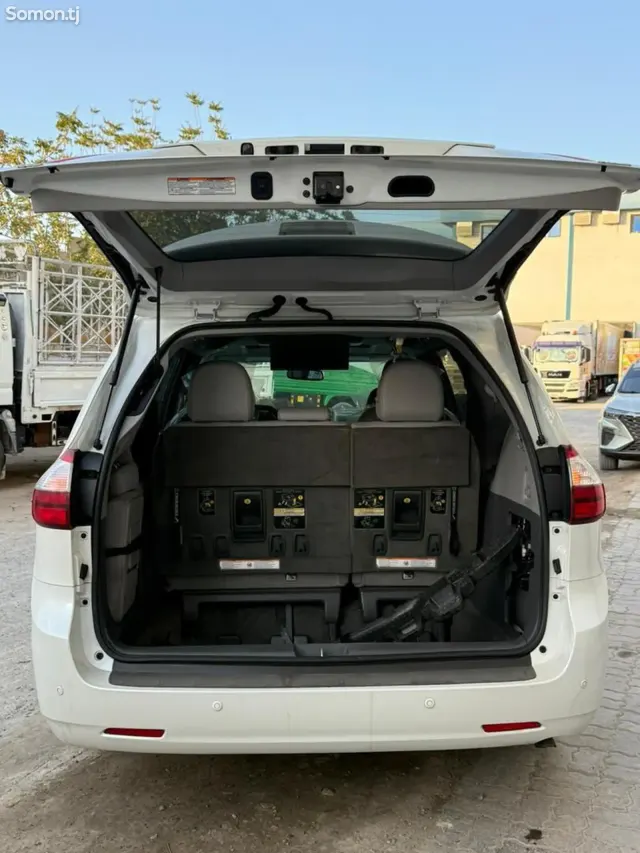 Toyota Sienna 2017 · 3.5 AT