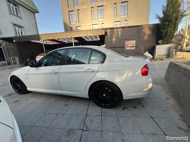 BMW 3 series 2011 · 2.0 AT