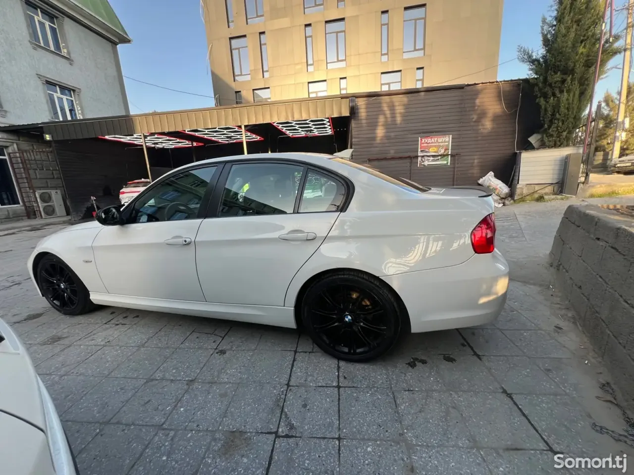 BMW 3 series 2011 · 2.0 AT