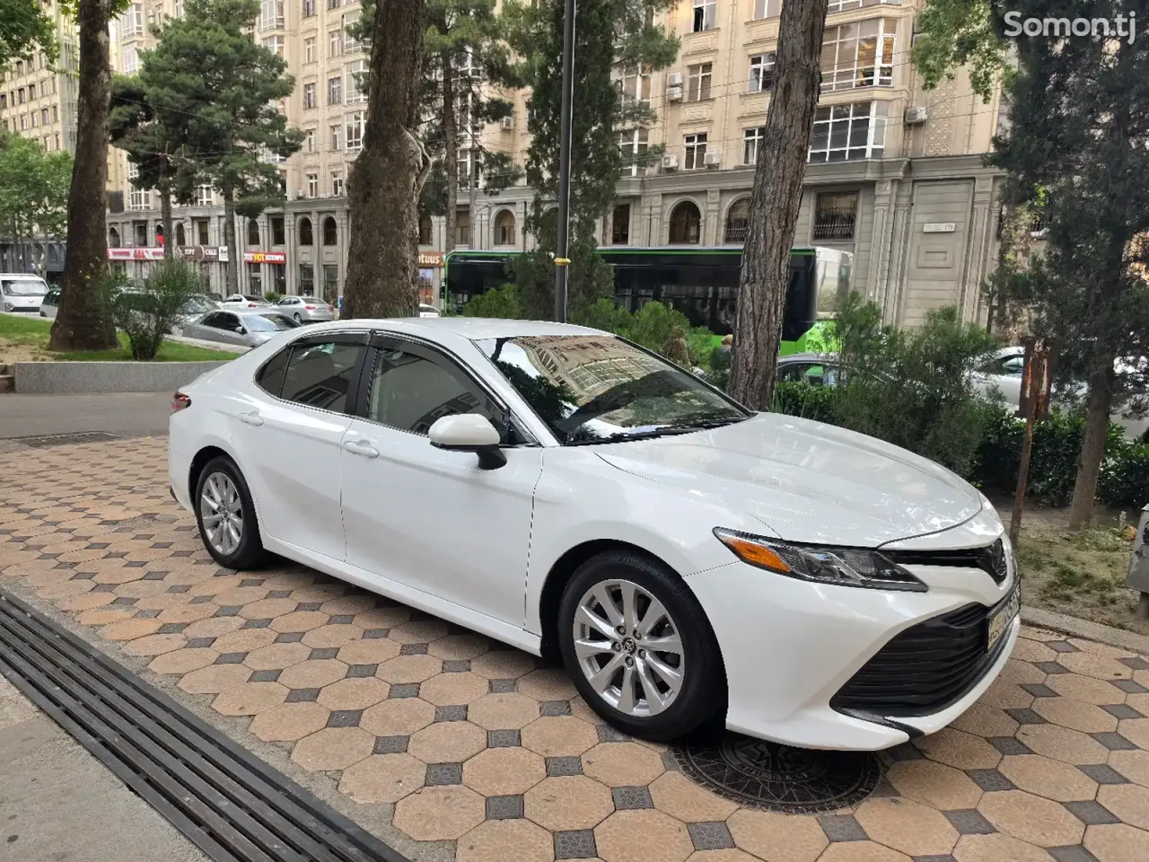 Toyota Camry 2018 · 2.5 AT