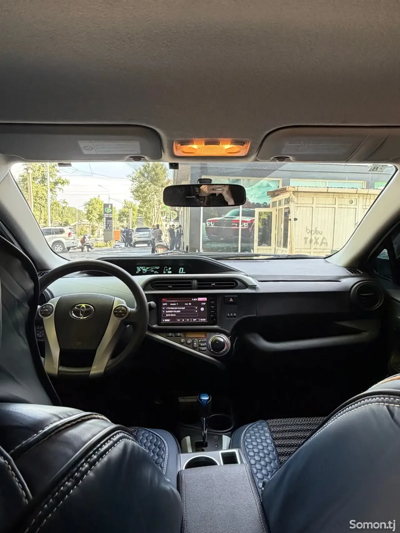 Toyota Aqua 2014 · 1.5 AT